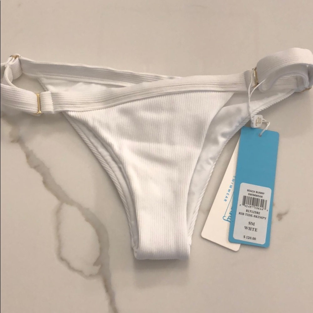 Beach Bunny Rib Tide white